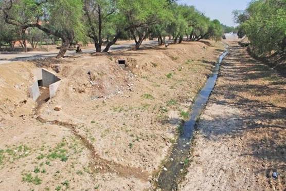 Descripción: Hay quejas por basura y malos olores de la quebrada El Monte